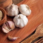 গরমে রসুন পচে যাওয়া রোধে যা করবেন