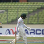 সকালের সেশনেই মুশফিককে হারাল বাংলাদেশ