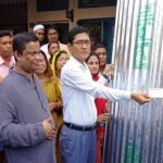 জয়পুরহাটে ঝড়ে ক্ষতিগ্রস্থ পরিবারের মাঝে টাকা ও ঢেউটিন বিতরণ