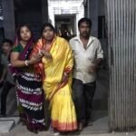 অটোরিকশায় গলায় ছুরি ধরে গৃহবধূর টাকা-স্বর্ণ লুট