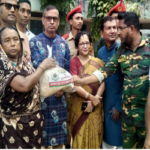 মদন মোহন কলেজ ও ইয়ুথ ক্যাডেট ফোরামের ত্রাণ বিতরণ অব্যাহত