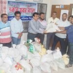 রেজিষ্ট্রেশন পরিবার সিলেট’র বন্যা কবলিত কর্মচারীদের মধ্যে খাবার সামগ্রী বিতরণ