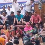 হারিকেন হাতে নিয়ে বিএনপির নেতাকর্মীদের বিক্ষোভ