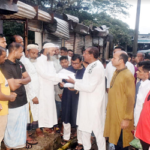 দোলারবাজারে অগ্নিকান্ডে ক্ষতিগ্রস্ত ব্যবসায়ীদের আর্থিক সহায়তা প্রদান