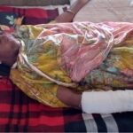জমি লিখে না দেয়ায় পিটিয়ে মায়ের হাত ভেঙে দিলেন সন্তান