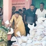 এড. রনজিত সরকার উদ্যোগে বন্যার্ত মানুষের মাঝে ত্রাণ বিতরণ অব্যাহত