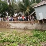 নদীগর্ভে বিলীন ৬০ বসতবাড়ি