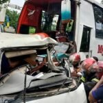 বরিশালে বাস-মাইক্রোবাস সংঘর্ষে নিহত ৪