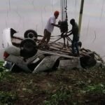 প্রাইভেটকার খাদে পড়ে স্ত্রী-শ্যালিকাসহ ভূমি কর্মকর্তা নিহত