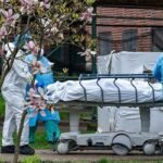 কোভিড: বিশ্বে ২৪ ঘণ্টায় কমেছে মৃত্যু ও শনাক্ত