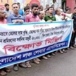 বরিশালে লঞ্চ শ্রমিকদের বিক্ষোভ