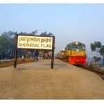 ঘোড়াশাল রেলস্টেশন বন্ধ, সিগন্যাল লাইট ছাড়া চলছে ট্রেন