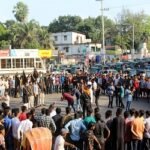 দেশব্যাপী বোমা হামলার প্রতিবাদে জেলা ও মহানগর ছাত্রলীগের কালো পতাকা প্রদর্শন