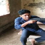 নোয়াখালীতে অস্ত্র হাতে যুবলীগ নেতার ছবি ভাইরাল