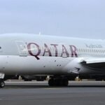 রানওয়েতে কাতার এয়ারওয়েজের এয়ারবাস বিকল