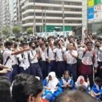 হাফ পাসের দাবিতে বনানীতে শিক্ষার্থীদের সড়ক অবরোধ