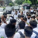 যৌক্তিক ভাড়া নির্ধারণের আশ্বাসে সড়ক ছাড়ল শিক্ষার্থীরা