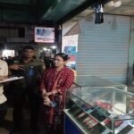 মাটিরাঙ্গাতে রাত ৮পর দোকান খোলা রাখায় ১১দোকানিকে  ১১হাজার টাকা জরিমানা 