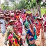 প্রধানমন্ত্রীর সঙ্গে কথা বলতে অধির আগ্রহে চা শ্রমিকরা
