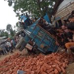 ইট বোঝাই ট্রাক উল্টে ২ রোহিঙ্গা কিশোরীর মৃত্যু