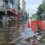 বরিশালের প্রধান প্রধান সড়ক এখনও পানিতে তলিয়ে: ৬টি বেড়িবাঁধ ক্ষতিগ্রস্ত