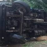 নরসিংদীতে কাভার্টভ্যান চাপায় নিহত ৪ জন
