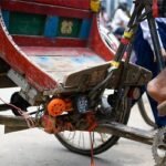 মিরপুরে পুলিশ বক্স ভাঙচুর করল ব্যাটারিচালিত রিকশা চালকরা