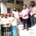 ফুলবাড়ীতে প্রান্তিক কৃষকদের মাঝে বিনা মূল্যে বীজ ও সার বিতরণ