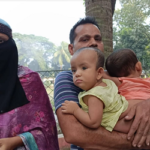 জোড়া লাগানো শিশুকে নিয়ে দ্বারে দ্বারে ঘুরছেন দম্পতি