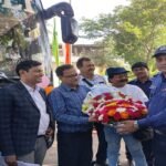 পর্যটন আকর্ষণে উদ্যোগ পদ্মা সেতু দেখতে আসা ৩৮ ভারতীয়কে ফুলেল শুভেচ্ছা