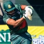 সিরাজের বলে ক্যাচ তুলে সাজঘরে বিজয়