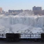 পানি জমে ‘ভয়ঙ্কর সুন্দর’ নায়াগ্রা জলপ্রপাতের ছবি ভাইরাল!