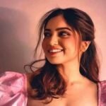 অন্তরঙ্গ দৃশ্য করতে গিয়ে বেকায়দায় ভূমি