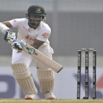 সাকিবের বয়স কত, তার চোখ পরীক্ষা করানো উচিত : গাভাস্কার