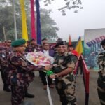 আখাউড়া সীমান্তে বিজিবি-বিএসএফ’র মধ্যে মিষ্টি ও গাছ বিনিময়