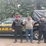 নোয়াখালীতে বিদেশি মদ-গাঁজাসহ যুবক গ্রেফতার