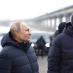 ক্রিমিয়া সেতু পরিদর্শন করলেন পুতিন