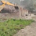 প্রেমিকার মুখে লাথি মারা সেই যুবকের বাড়ি গুঁড়িয়ে দিল প্রশাসন!