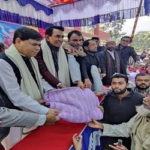 কচুয়ায় ড. সেলিম মাহমুদের কম্বল বিতরণ