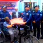 রাঙামাটিতে হতদরিদ্রদের মাঝে শীতবস্ত্র বিতরণ করেছে পুলিশ