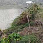 মনিরামপুরে খাল দখল করে বেড়িবাধ নির্মানের অভিযোগ