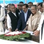 টুঙ্গিপাড়ায় বঙ্গবন্ধুর সমাধিতে আওয়ামী লীগের নতুন কমিটির শ্রদ্ধা