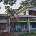স্কুলেই সংসার পেতেছেন প্রধান শিক্ষক!