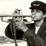 হঠাৎ কার স্মৃতিতে ভাসলেন শাহরুখ?