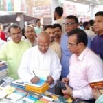 মেলায় বিএনপি নেতা খন্দকার মোশাররফের নতুন বই