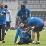 চোট পেয়ে মাঠ ছেড়ে মিরাজ ছুটলেন হাসপাতালে