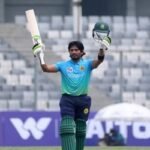 বিজয়ের ব্যাটে রানের ফোয়ারা