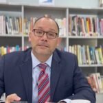 পত্রিকা বিলি, ঘাস কেটে পড়ালেখার খরচ জোগাতেন পিটার হাস