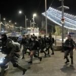 আল-আকসা মসজিদে দ্বিতীয় দফা হামলা ইসরায়েলি পুলিশের