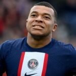 পিএসজির প্রচারণামূলক বিজ্ঞাপনে নিজের ছবি ব্যবহার করায় ক্ষুব্ধ এমবাপ্পে